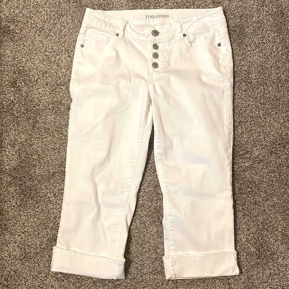 Maurices white Capri size 10